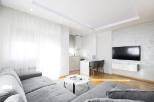 Televisyen dan/atau pusat hiburan di White Apartments