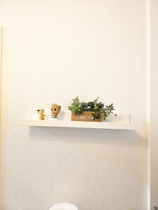 Foto da galeria de 편의점까지10초걸리는아늑한아파트 신주쿠2분 역5분 16평 최대4명 부엌침실 장기체류환영 em Tóquio