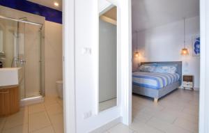 Postel nebo postele na pokoji v ubytování Awesome Apartment In Reggio Calabria