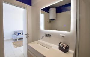 Koupelna v ubytování Awesome Apartment In Reggio Calabria