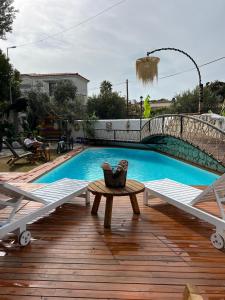 Бассейн в B House Alaçatı или поблизости