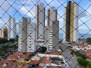 Pemandangan umum Natal atau pemandangan kota yang diambil dari apartemen