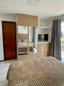 Tempat tidur dalam kamar di Varandas Premium flat