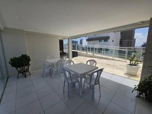 Balkon atau teras di Varandas Premium flat