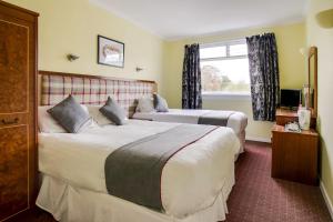Postel nebo postele na pokoji v ubytování OYO Glenpark Hotel, Ayr Central