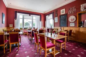 Restaurace v ubytování OYO Glenpark Hotel, Ayr Central