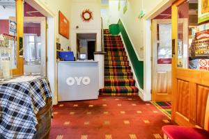 Posezení v ubytování OYO Glenpark Hotel, Ayr Central