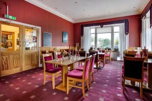 Restaurace v ubytování OYO Glenpark Hotel, Ayr Central