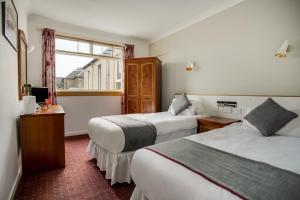Postel nebo postele na pokoji v ubytování OYO Glenpark Hotel, Ayr Central