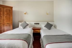 Postel nebo postele na pokoji v ubytování OYO Glenpark Hotel, Ayr Central