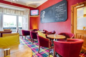 Posezení v ubytování OYO Glenpark Hotel, Ayr Central