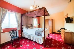 OYO The Royal Hotel客房内的一张或多张床位