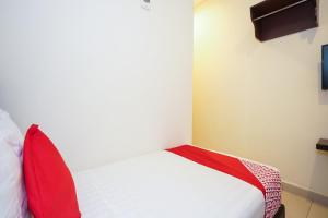 TV a/nebo společenská místnost v ubytování Hotel O Jj Hotel Sitiawan