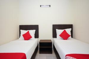 Postel nebo postele na pokoji v ubytování Hotel O Jj Hotel Sitiawan