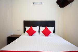 Postel nebo postele na pokoji v ubytování Hotel O Jj Hotel Sitiawan