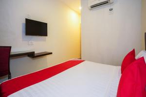 Postel nebo postele na pokoji v ubytování Hotel O Jj Hotel Sitiawan