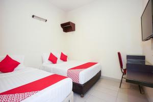 Postel nebo postele na pokoji v ubytování Hotel O Jj Hotel Sitiawan