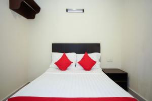 Postel nebo postele na pokoji v ubytování Hotel O Jj Hotel Sitiawan
