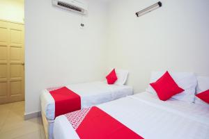 Postel nebo postele na pokoji v ubytování Hotel O Jj Hotel Sitiawan
