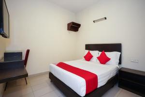 Postel nebo postele na pokoji v ubytování Hotel O Jj Hotel Sitiawan