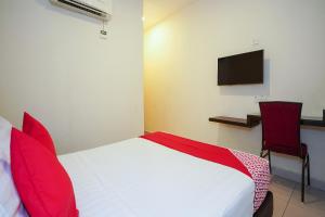 TV a/nebo společenská místnost v ubytování Hotel O Jj Hotel Sitiawan