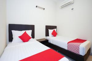 Postel nebo postele na pokoji v ubytování Hotel O Jj Hotel Sitiawan