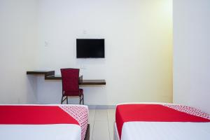 TV a/nebo společenská místnost v ubytování Hotel O Jj Hotel Sitiawan