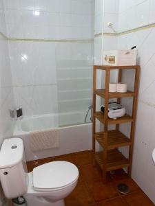 a bathroom with a toilet and a bath tub at Casa Cris in Aracena +5 photos