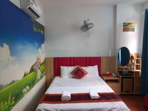 Postel nebo postele na pokoji v ubytování Khách Sạn Nguyên Trung
