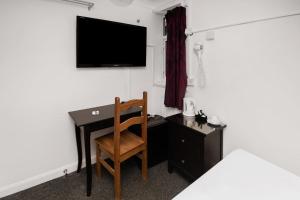 TV a/nebo společenská místnost v ubytování Chris's Motel