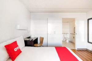 Postel nebo postele na pokoji v ubytování OYO Hotel Houston Katy Freeway + 37 fotografií