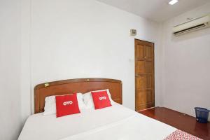 Postel nebo postele na pokoji v ubytování OYO 89562 Hotel Shalimar