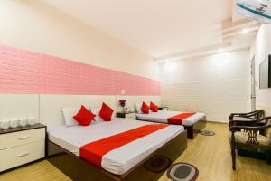 Postel nebo postele na pokoji v ubytování OYO 373 Habana Hotel