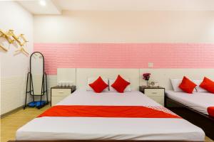 Postel nebo postele na pokoji v ubytování OYO 373 Habana Hotel