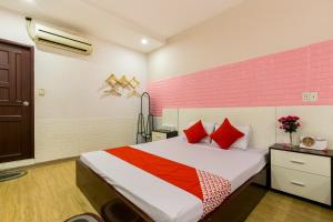 Postel nebo postele na pokoji v ubytování OYO 373 Habana Hotel