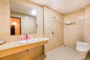 Koupelna v ubytování OYO 373 Habana Hotel