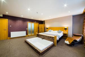 Postel nebo postele na pokoji v ubytování OYO Imperial Hotel