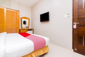 TV a/nebo společenská místnost v ubytování Capital O 1867 Kara Guest House