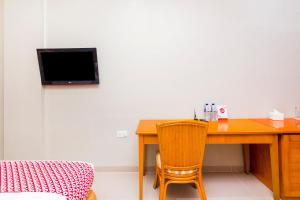 TV a/nebo společenská místnost v ubytování Capital O 1867 Kara Guest House