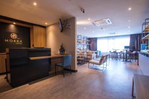 Posezení v ubytování OYO 89576 Mokka Hotel