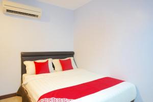 Postel nebo postele na pokoji v ubytování Super OYO 89544 Utama Inn
