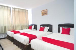 Postel nebo postele na pokoji v ubytování Super OYO 89544 Utama Inn