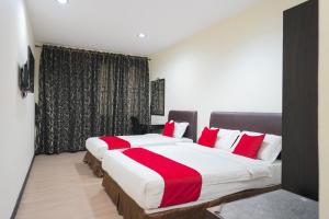 Postel nebo postele na pokoji v ubytování Super OYO 89544 Utama Inn