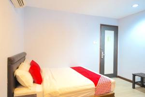 Postel nebo postele na pokoji v ubytování Super OYO 89544 Utama Inn