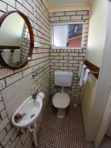 Ένα μπάνιο στο Alfa motel +27 φωτογραφίες