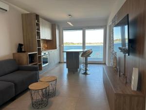 a living room with a couch and a table at APARTMAN SUNSIDE2 NIN in Nin