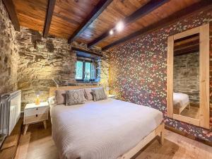 Imagen de la galería de Cabaña La Gurueba, frente rio y cascada, en Vega de Pas