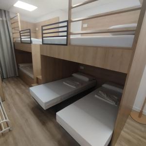 dpaso Urban Hostel客房内的一张或多张床位