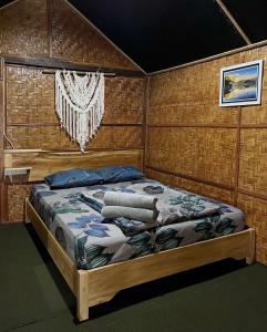 Postel nebo postele na pokoji v ubytování Kurni's Cabin