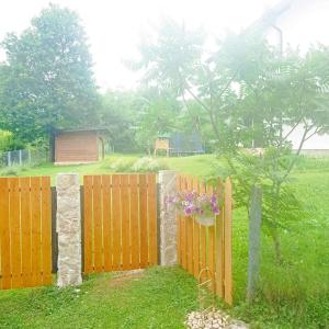 Zahrada ubytování Vikendica kuca za odmor "Joly"